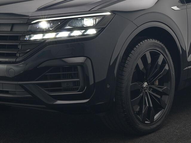 Volkswagen TOUAREG 3.0 TSi 4MOTION R PHEV 462pk Dealer O.H. | Luchtvering | Trekhaak Af Fabriek | Panodak | Adaptive Cruise | Lederen Sportstoelen Memory & Verwarmd | Camera | 21"L.M | Stuur Verwarmd | Keyless | Apple Carplay | Blis | Plug In Hybrid |