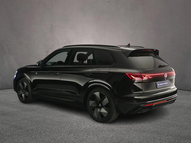 Volkswagen TOUAREG R Edition 3.0 TSI eHybrid 462pk Tiptronic Trekhaak, DYN audio, Luchtvering, Lederen bekleding, 360 camera, Achteruitrijcamera, Adaptive cruise control