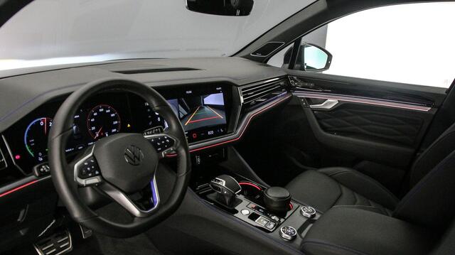 Volkswagen TOUAREG R Edition 3.0 TSI eHybrid 462pk Tiptronic Trekhaak, DYN audio, Luchtvering, Lederen bekleding, 360 camera, Achteruitrijcamera, Adaptive cruise control