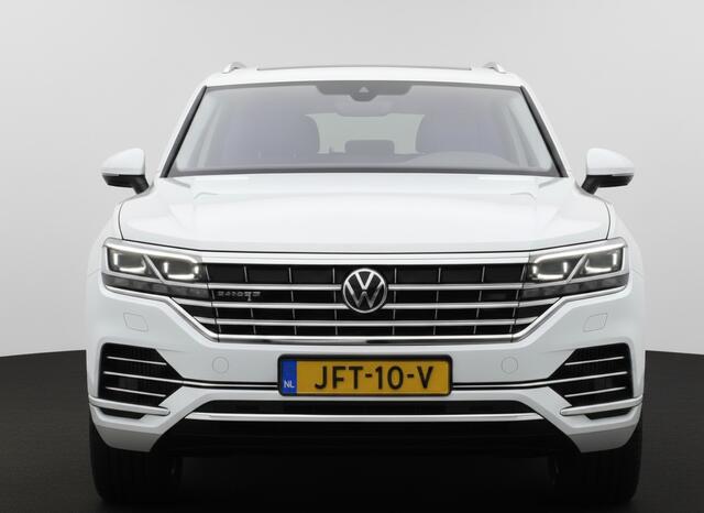 Volkswagen TOUAREG 3.0 TSi eHybrid ATMOSPHERE 4MOTION TREKHAAK/HEAD-UP/PANORAMADAK