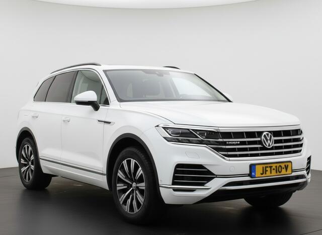 Volkswagen TOUAREG 3.0 TSi eHybrid ATMOSPHERE 4MOTION TREKHAAK/HEAD-UP/PANORAMADAK