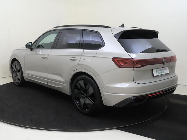 Volkswagen TOUAREG 3.0 TSi eHybrid 4MOTION R Edition | SoH 96% | Panoramadak | Luchtvering | DYNAUDIO | Black style | Leder pakket 'Puglia' | Head-up display | 360 camera | 4-zone airco |