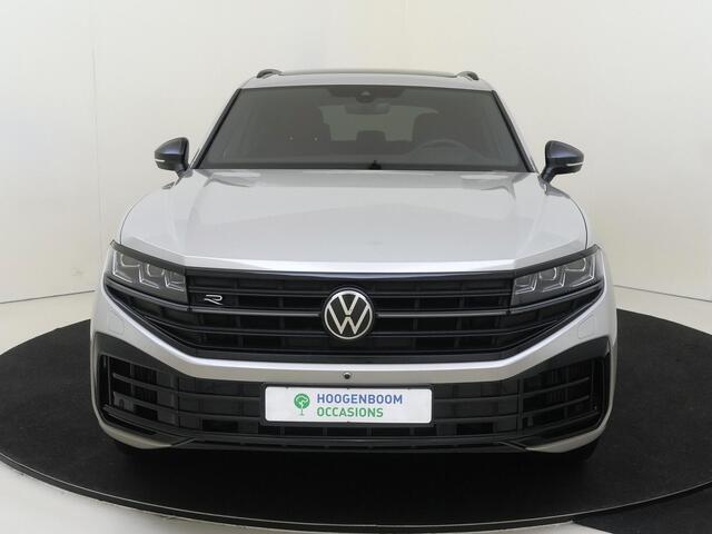 Volkswagen TOUAREG 3.0 TSi eHybrid 4MOTION R Edition | SoH 96% | Panoramadak | Luchtvering | DYNAUDIO | Black style | Leder pakket 'Puglia' | Head-up display | 360 camera | 4-zone airco |