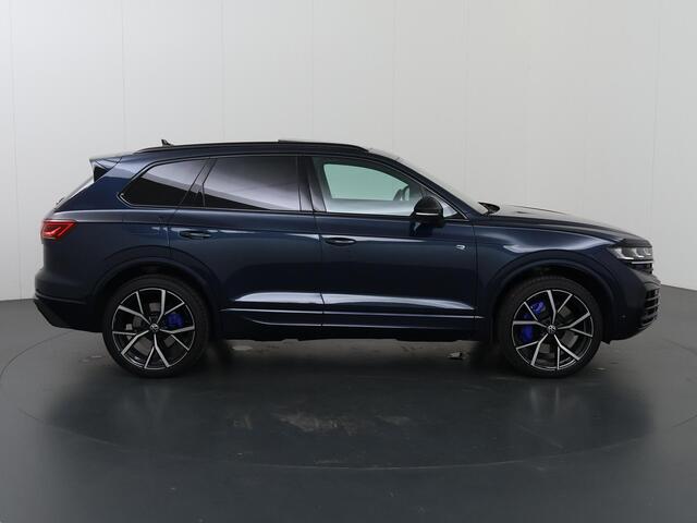 Volkswagen TOUAREG 3.0 TSi eHybrid 4MOTION R | HUD | Dyna Audio | Trekhaak | Nachtzicht | Stoelverwarming voor en achter | Panoramadak | Matrix LED | Luchtvering | Stoelmassage | Comfort-Pakket | SoftClose |
