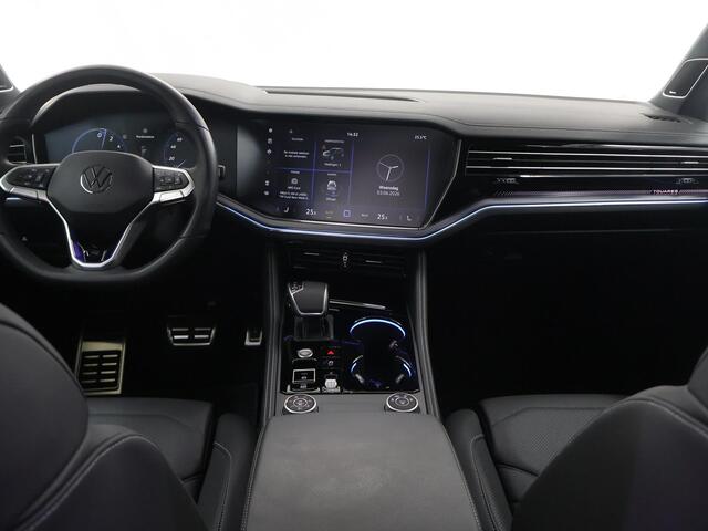 Volkswagen TOUAREG 3.0 TSi eHybrid 4MOTION R | HUD | Dyna Audio | Trekhaak | Nachtzicht | Stoelverwarming voor en achter | Panoramadak | Matrix LED | Luchtvering | Stoelmassage | Comfort-Pakket | SoftClose |