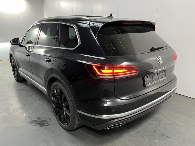 Volkswagen TOUAREG 3.0 TSI eHybrid Elegance 4MOTION / AUTOMAAT/ 381 PK/ PANO/ LUCHTVERING/ TREKHAAK/ LEER/ CAMERA/ PARK. SENSOREN/ MEMORY SEATS/ STOELVERWARM. V&A/ ELEK. ACHTERKLEP/ APP CONNECT/ ADAPT. CRUISE/ KEYLESS/ 4 ZONE CLIMA/ DAB