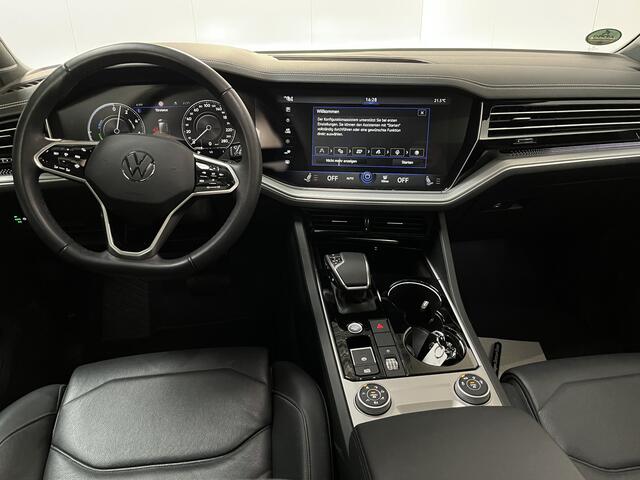 Volkswagen TOUAREG 3.0 TSI eHybrid Elegance 4MOTION / AUTOMAAT/ 381 PK/ PANO/ LUCHTVERING/ TREKHAAK/ LEER/ CAMERA/ PARK. SENSOREN/ MEMORY SEATS/ STOELVERWARM. V&A/ ELEK. ACHTERKLEP/ APP CONNECT/ ADAPT. CRUISE/ KEYLESS/ 4 ZONE CLIMA/ DAB