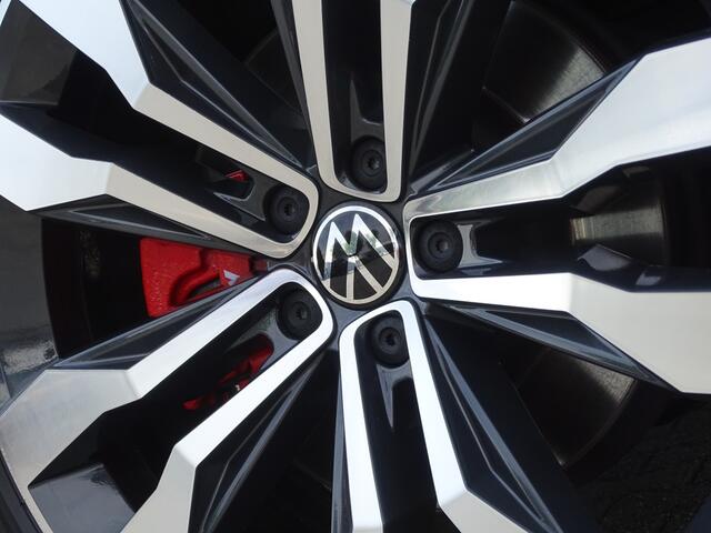 Volkswagen TOUAREG 3.0 e-Hybrid 462PK 4-Motion R / Massage / Dynaudio / 360°