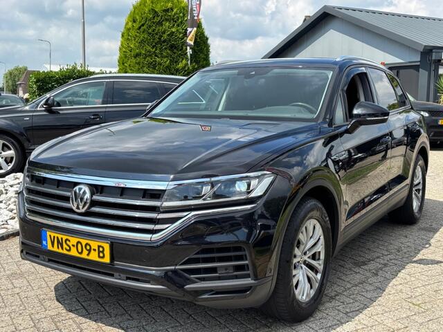 Volkswagen TOUAREG 3.0 TDI Grijs Kenteken Bedrijfsauto 2019 Trekhaak 3500KG X5 Q7