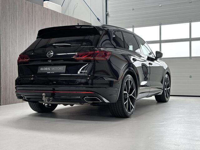 Volkswagen TOUAREG 3.0 TSi 4MOTION R LINE - PANORAMADAK - TREKHAAK - LUCHTVERING - HUD - 360 CAMERA - SFEERVERLICHTING - MASSAGE STOELEN