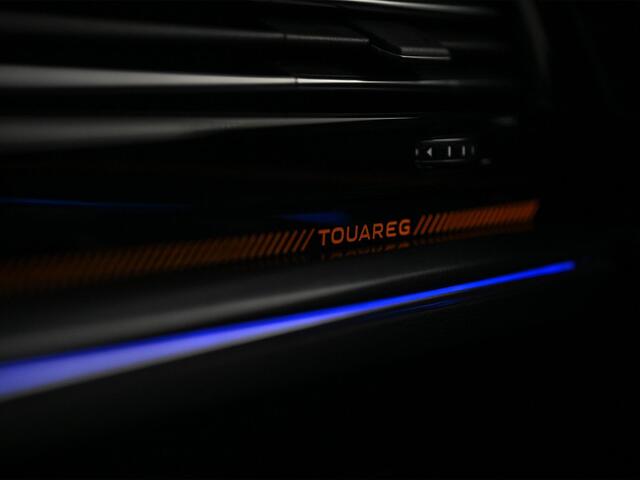 Volkswagen TOUAREG 3.0 TSi eHybrid 4MOTION R | 462PK | Panoramadak | Night Vision | Massage + Ventilatie | HUD | Dynaudio | Luchtvering | Adaptive Cruise | Ambiance Interieur | Keyless Entry | Stoelverwarming V+A | Stuurverwarming |