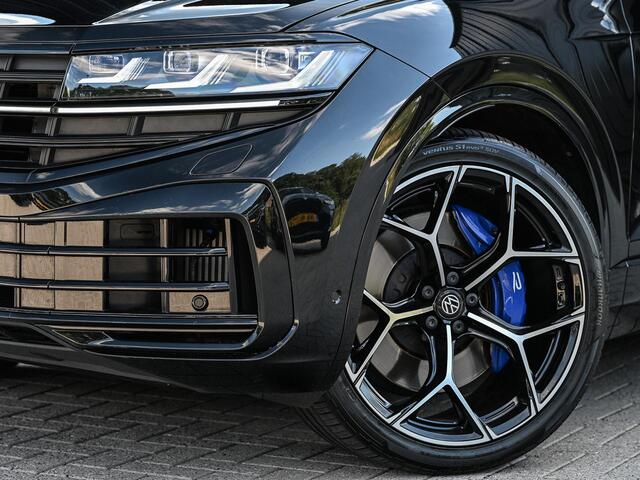 Volkswagen TOUAREG 3.0 TSi eHybrid 4MOTION R | 462PK | Panoramadak | Night Vision | Massage + Ventilatie | HUD | Dynaudio | Luchtvering | Adaptive Cruise | Ambiance Interieur | Keyless Entry | Stoelverwarming V+A | Stuurverwarming |