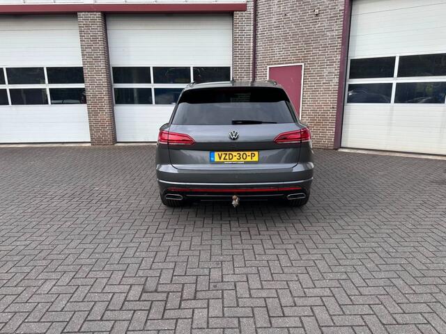Volkswagen TOUAREG 3.0 tdi R-line - Grijs kenteken - Trekhaak - 231PK