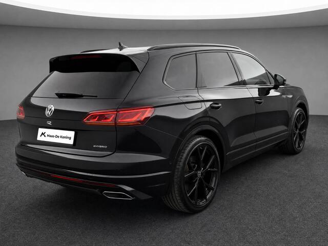 Volkswagen TOUAREG 3.0TSI 340kW/462PK R-line · Panoramadak · Trekhaak · Leder · Luchtvering