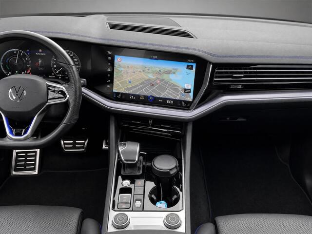 Volkswagen TOUAREG 3.0TSI 340kW/462PK R-line · Panoramadak · Trekhaak · Leder · Luchtvering