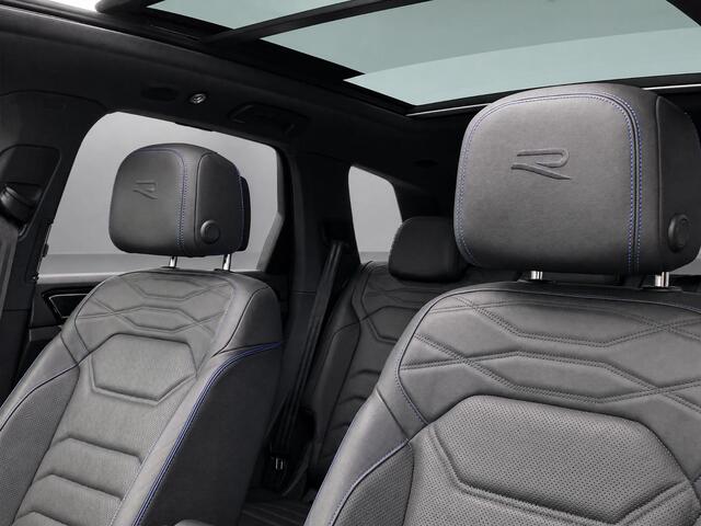 Volkswagen TOUAREG 3.0TSI 340kW/462PK R-line · Panoramadak · Trekhaak · Leder · Luchtvering
