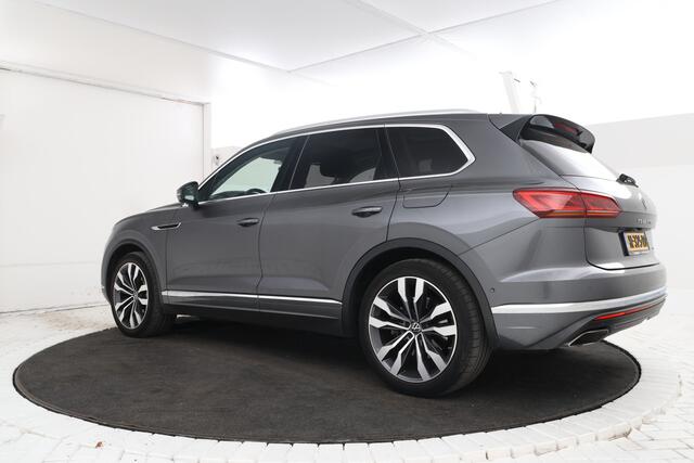 Volkswagen TOUAREG 3.0 TSi eHybrid 4MOTION Panorama, 360 Camera, Digital dash!