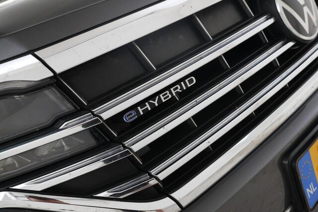 Volkswagen TOUAREG 3.0 TSi eHybrid 4MOTION Panorama, 360 Camera, Digital dash!