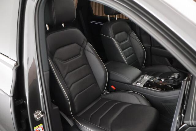 Volkswagen TOUAREG 3.0 TSi eHybrid 380pk 4MOTION Elegance Stoelventilatie 360Camera Trekhaak Keyless Panoramadak Leder Virtual Cockpit Navigatie