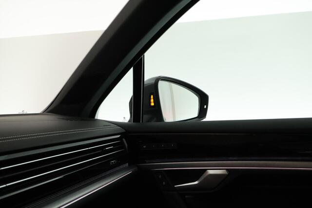 Volkswagen TOUAREG 3.0 TSi eHybrid 380pk 4MOTION Elegance Stoelventilatie 360Camera Trekhaak Keyless Panoramadak Leder Virtual Cockpit Navigatie