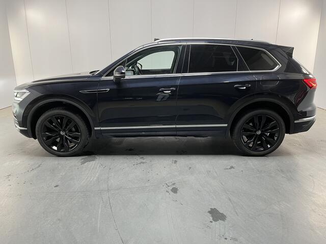 Volkswagen TOUAREG 3.0 TSi eHybrid 4MOTION Elegance / AUTOMAAT/ 381PK/ PANO/ TREKHAAK/ LEER/ LUCHTVERING/ APP-CONNECT/ PARK.SENSOR. + 360 CAMERA/ STUUR+STOELVERWARM./ MEMORY + MASSAGE/ DCC/ ACC/ ELEK.ACHTERKLEP/ HEAD-UP/ NAVI/ DAB