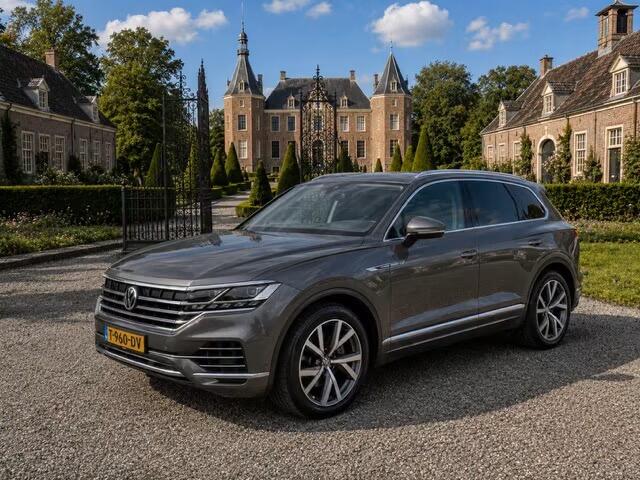 Volkswagen TOUAREG 3.0 TSi eHybrid 4MOTION km 48.000 nap 1e eigenaar