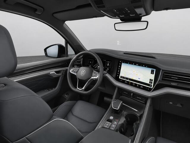 Volkswagen TOUAREG 3.0 TSi eHybrid 4MOTION Elegance 381PK Aut. Panoramadak, Trekhaak, Head-Up Display, Dynaudio, Luchtvering, 21" LM Velgen, Servosluiting, Nachtzicht camera, Elektr. Achterklep