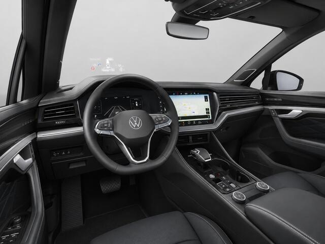 Volkswagen TOUAREG 3.0 TSi eHybrid 4MOTION Elegance 381PK Aut. Panoramadak, Trekhaak, Head-Up Display, Dynaudio, Luchtvering, 21" LM Velgen, Servosluiting, Nachtzicht camera, Elektr. Achterklep