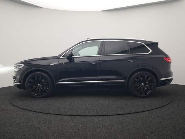 Volkswagen TOUAREG 3.0 TSi eHybrid 4MOTION PHEV 381pk Dealer O.H | Luchtvering | Trekhaak Af Fabriek | Panodak | Adaptive Cruise | Matrix LED | Lederen Sportstoelen Memory & Verwarmd | Keyless | Apple Carplay | Virtual | Navigatie | DAB | 21"L.M | Plug In Hybrid |