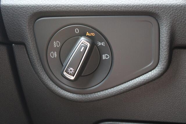 Volkswagen TOURAN 1.5 TSI Highline 7p - ACC - Navi - Blind Spot - Trekhaak - LED - Alcantara - Rijklaar