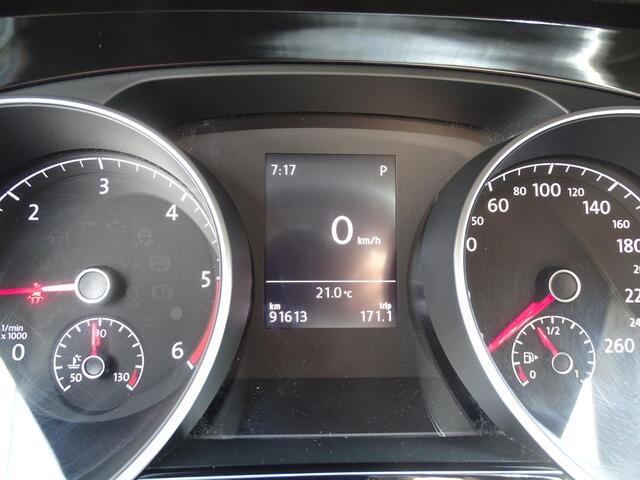 Volkswagen TOURAN 2.0 TDI SCR Comfortline AUTOMAAT| NAVIGATIE| PARKEER SENSOREN| AIRCO/ECC|CRUISE CONTROL|