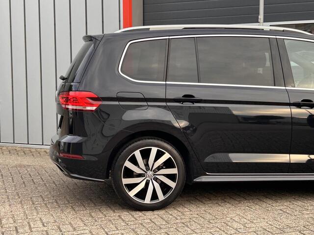 Volkswagen TOURAN 1.5 TSI Highline Business R 7p | R-Line | Pano | Navi | LM | Stoel verwarming |