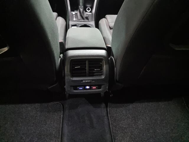 Volkswagen TOURAN 1.4 TSI Connected Series Pdc | Lmv | Panoramadak | Trekhaak | Keyless