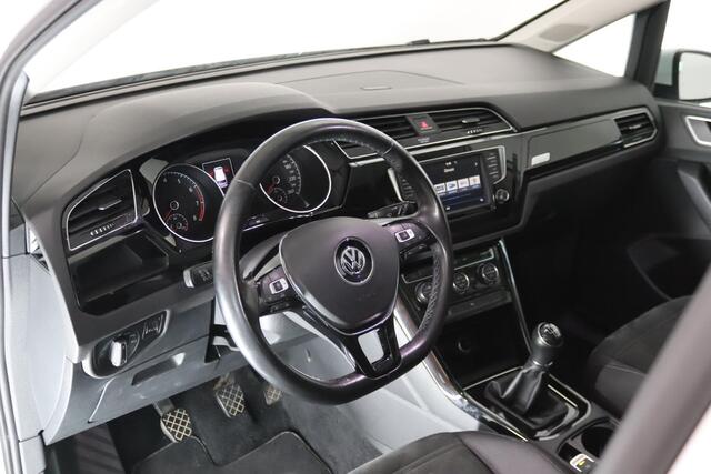 Volkswagen TOURAN 1.2 TSI Highline, 7-Persoons, Navigatie, Bluetooth, ACC