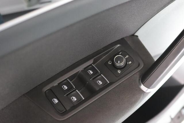Volkswagen TOURAN 1.2 TSI Highline, 7-Persoons, Navigatie, Bluetooth, ACC