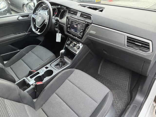 Volkswagen TOURAN 2.0 TDI AUTOMAAT / HONDENWAGEN / DEALER ONDERHOUDEN