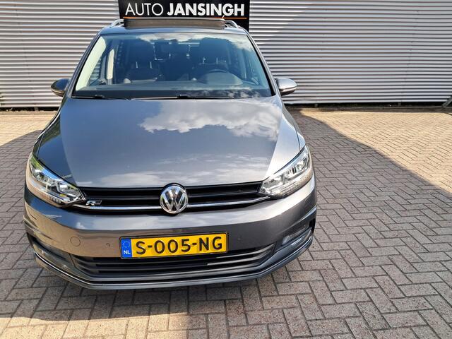 Volkswagen TOURAN 1.4 TSI Highline R-Line 7persoons met automaat en schuif/kanteldak! | Clima | Cruise | Navigatie | Trekhaak | PDC | Voorstoelen verwarmd | RIJKLAARPRIJS INCL 12 MAANDEN GARANTIE EN BEURT