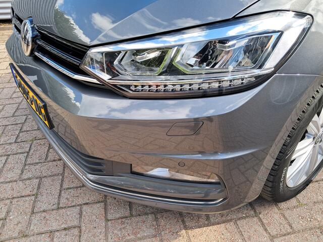 Volkswagen TOURAN 1.4 TSI Highline R-Line 7persoons met automaat en schuif/kanteldak! | Clima | Cruise | Navigatie | Trekhaak | PDC | Voorstoelen verwarmd | RIJKLAARPRIJS INCL 12 MAANDEN GARANTIE EN BEURT