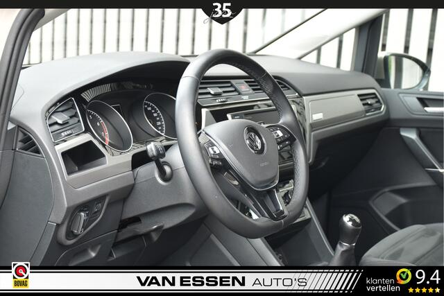 Volkswagen TOURAN 1.2 TSI Connected Series 7p Navigatie Auto-Hold Stoelverw. Perfect onderhouden NL-AUTO!