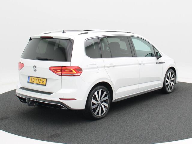 Volkswagen TOURAN 1.8 TSi 180 Pk Automaat R-Line 7-Persoons | Trekhaak | Panorama Dak | Camera | Sensoren | Adaptive Cruise| LED | Carplay | Elektrische Achterklep | 18 Inch | 88.341 Km!!