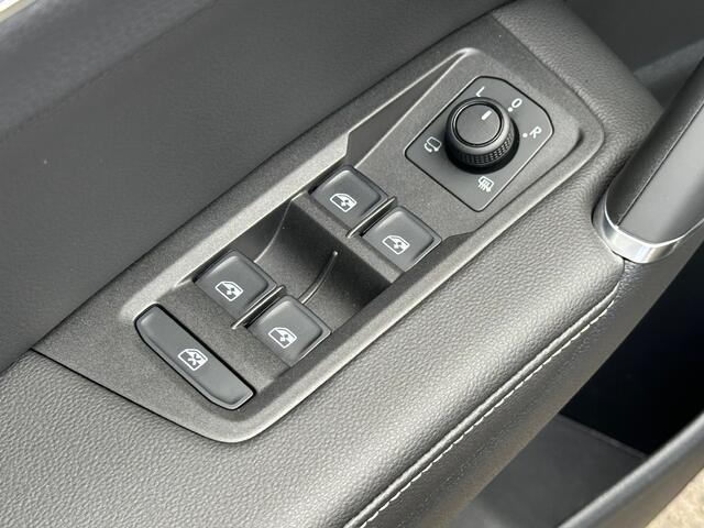 Volkswagen TOURAN 1.5 TSI Comfortline 7-persoons | Keyless | Navi | Camera | Dode hoek | Rijklaar incl. garantie