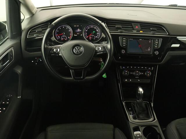 Volkswagen TOURAN 1.4 TSI Highline 7-persoons | Stoelverwarming | Adaptive cruise | Massage | Navigatie | Parkeerhulp | Climate control