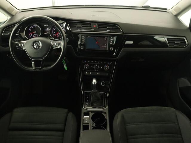 Volkswagen TOURAN 1.4 TSI Highline 7-persoons | Stoelverwarming | Adaptive cruise | Massage | Navigatie | Parkeerhulp | Climate control