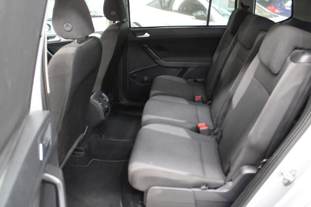 Volkswagen TOURAN 1.2 TSI Connected Series 7persoons|Cruise|Navi