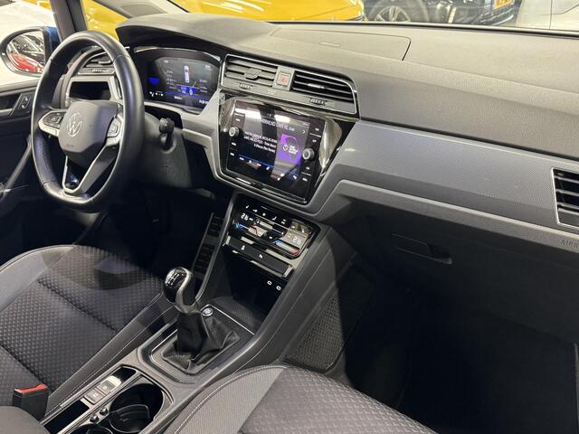 Volkswagen TOURAN 1.5 TSI Active 7 Persoons | Climate Control | Virtual Cockpit | Cruise Control | Navigatie | Apple Carplay/Android Auto | Stoelverwarming | Dodehoek detectie | ( Vestiging - Vianen Tel: 0347-371248 )