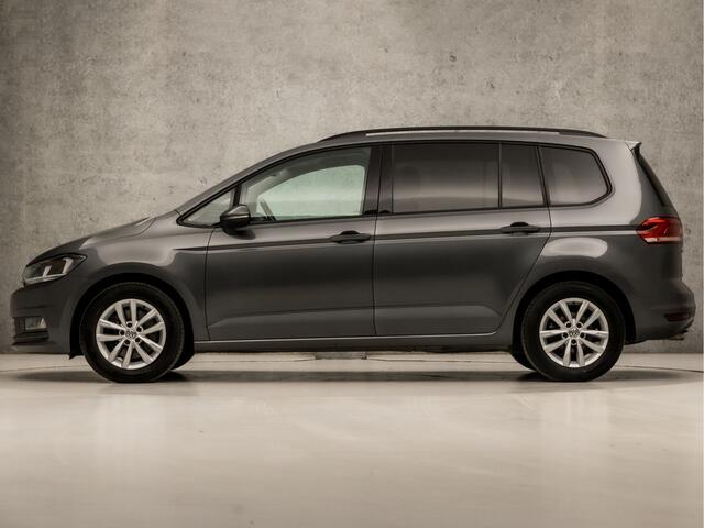 Volkswagen TOURAN 1.4 TSI Sportline 7 Persoons 150Pk (APPLE CARPLAY, GROOT NAVI, CLIMATE, CAMERA, GETINT GLAS, SPORTSTOELEN, ADAPTIVE CRUISE, PARKEERSENSOREN, ELEK PAKKET, NIEUWE APK, NIEUWSTAAT)