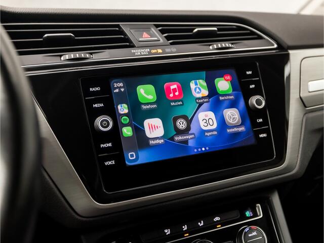 Volkswagen TOURAN 1.4 TSI Sportline 7 Persoons 150Pk (APPLE CARPLAY, GROOT NAVI, CLIMATE, CAMERA, GETINT GLAS, SPORTSTOELEN, ADAPTIVE CRUISE, PARKEERSENSOREN, ELEK PAKKET, NIEUWE APK, NIEUWSTAAT)