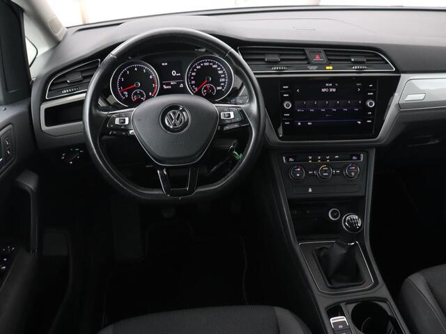 Volkswagen TOURAN 1.2 TSI Highline | 7-persoons | Cruise Control | Trekhaak | Carplay | Climate Control | PDC | Bleutooth