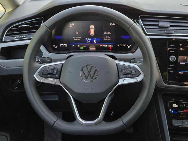 Volkswagen TOURAN 1.5 TSI Comfort Business 7 Persoons! Automaat / Keyless Entry / Adaptieve Cruise Control / Apple Carplay & Android Auto / Stoelverwarming / Achteruitrijcamera / Elektrische Achterklep / Climate control / Lichtmetalen Velgen / Parkeersensoren Voor + Achter