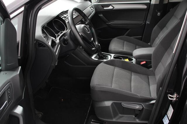 Volkswagen TOURAN 1.5 TSI 150pk DSG Comfortline Plus 7p | Navigatie | Apple Carplay/Android Auto | Wegklapbare trekhaak | Parkeersensoren | Adaptive Cruise Control | Stoelverwarming | Getinte ramen | Climate Control